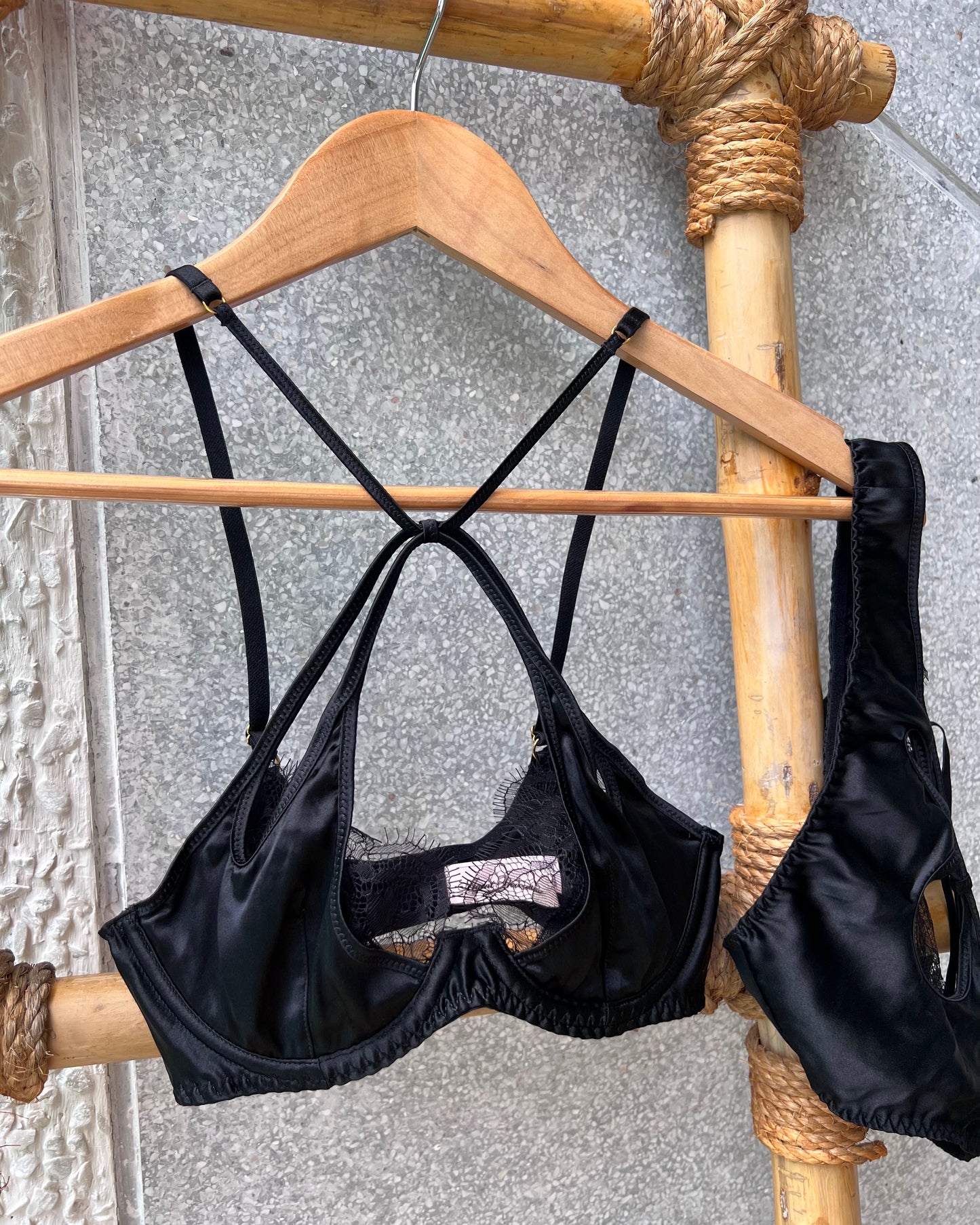 Robyn High Neck Underwired Bra