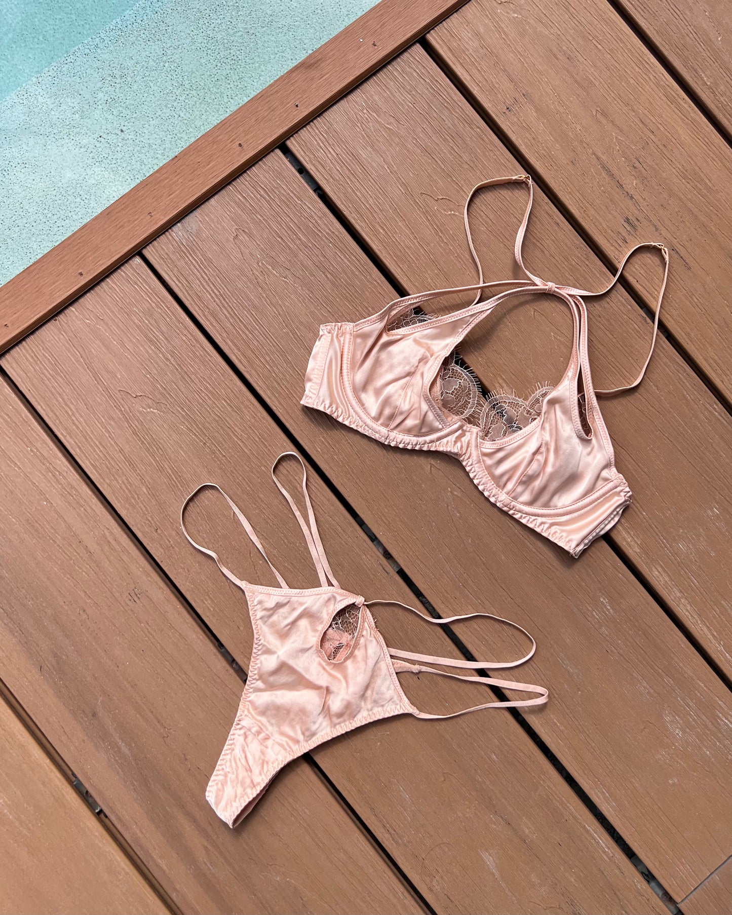 Robyn High Neck Underwired Bra